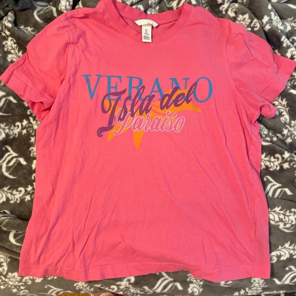 Retro H and m graphic top